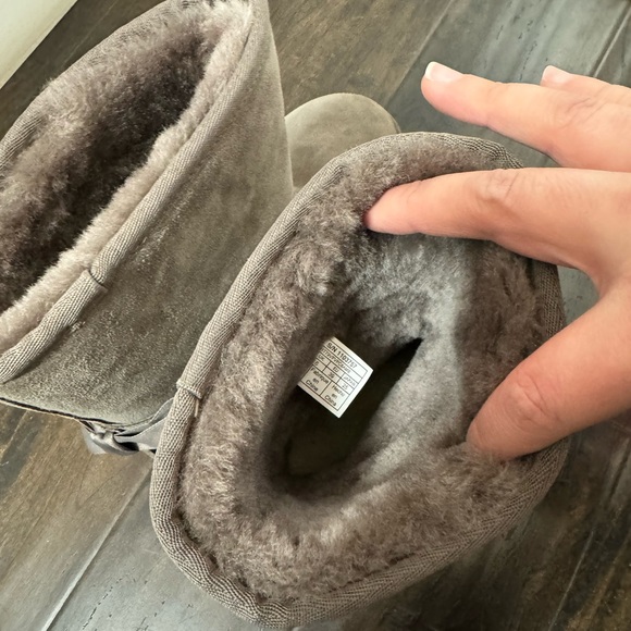 Ugg boots size 8 - Picture 5 of 5